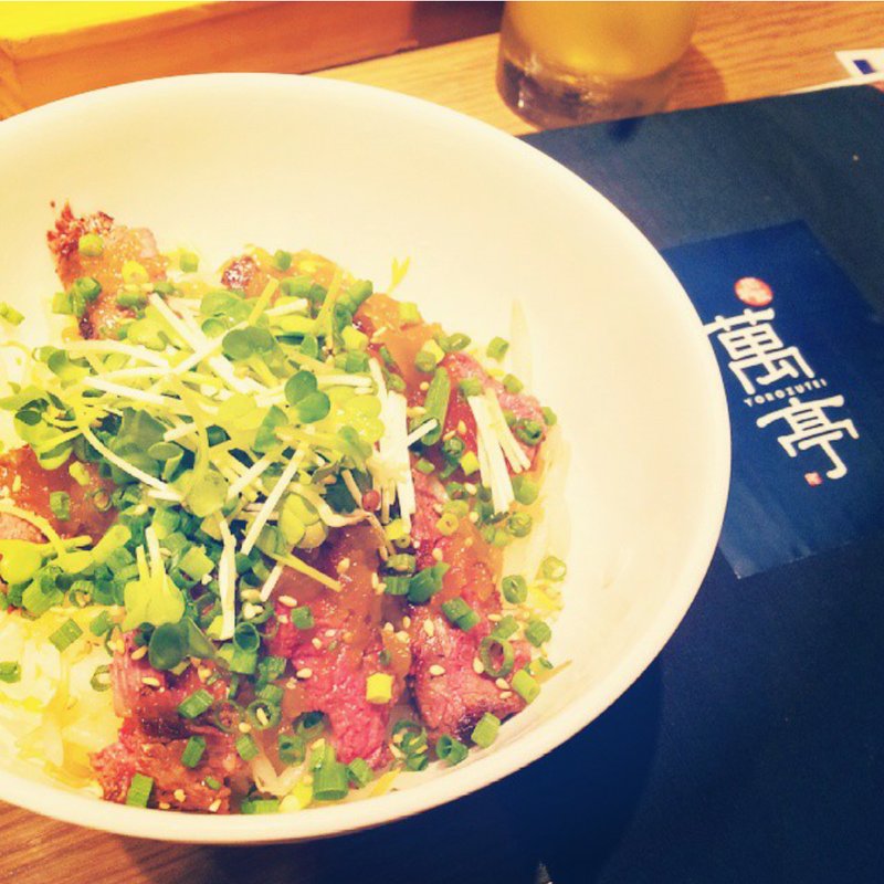 牛ステーキ丼(串亭 横浜みなとみらい)