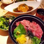 和牛炙り鉄火丼(肉割烹バル)