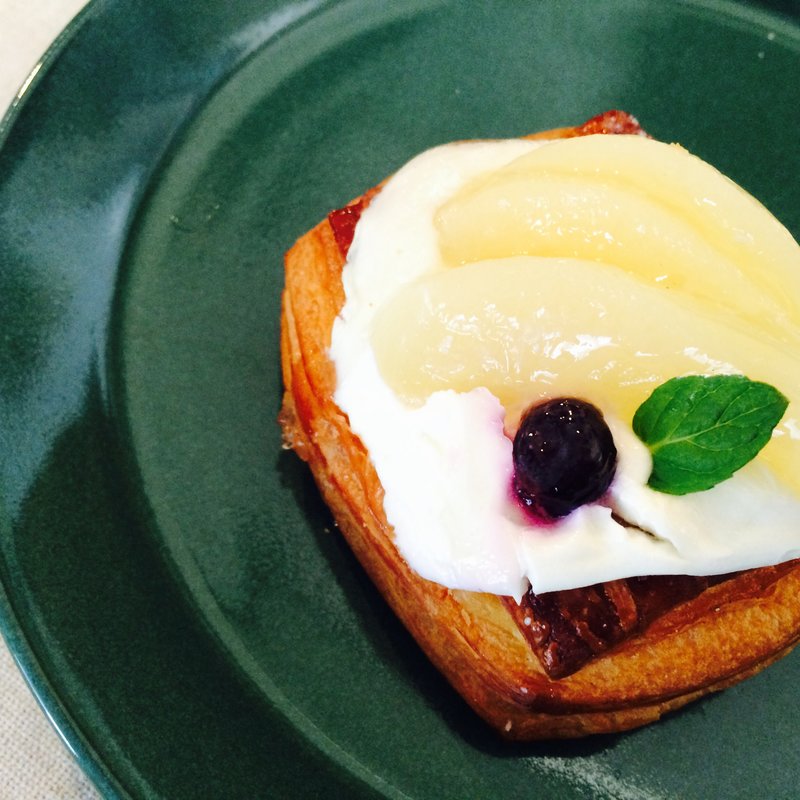 洋ナシのデニッシュ(ベーカリーカフェ 明治堂 （MEIJIDO）)