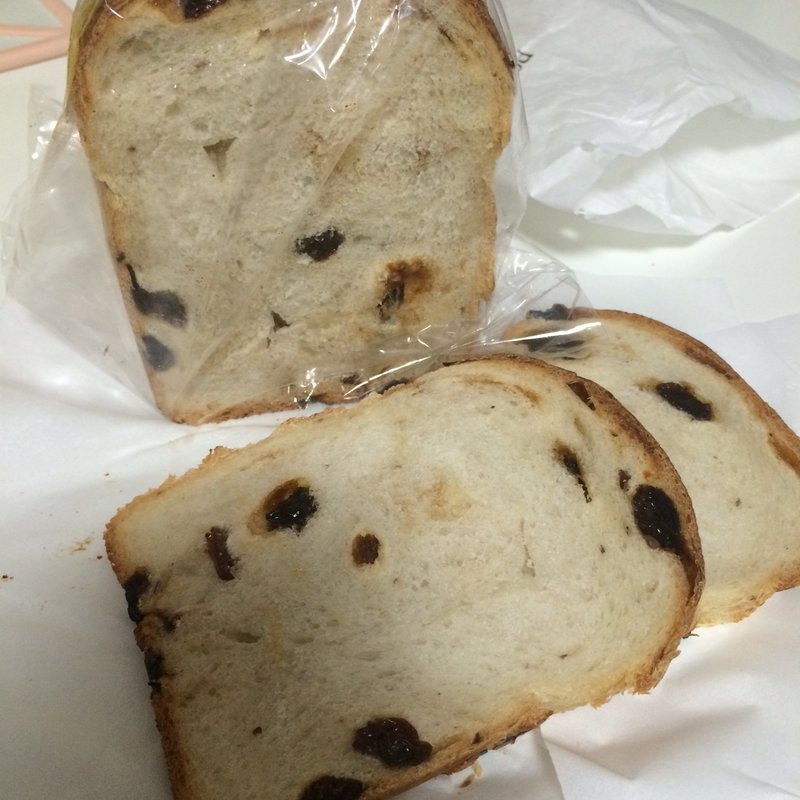 レーズンパン(Boulangerie petit blé ブランジェリープチ ブレ)