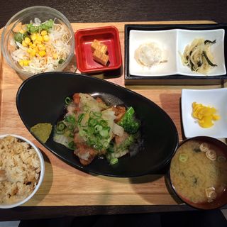 鶏唐揚げのみぞれ煮柚子胡椒風味定食(梅田 阪急三番街 リバーカフェ （RIVER CAFE）)