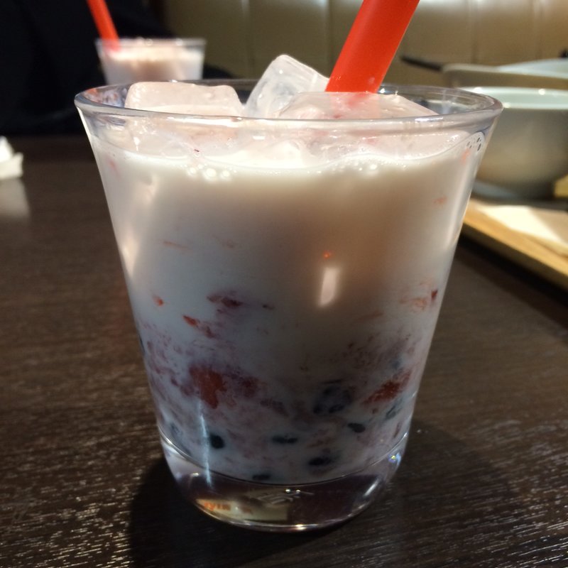 タピオカいちごみるく(梅田 阪急三番街 リバーカフェ （RIVER CAFE）)