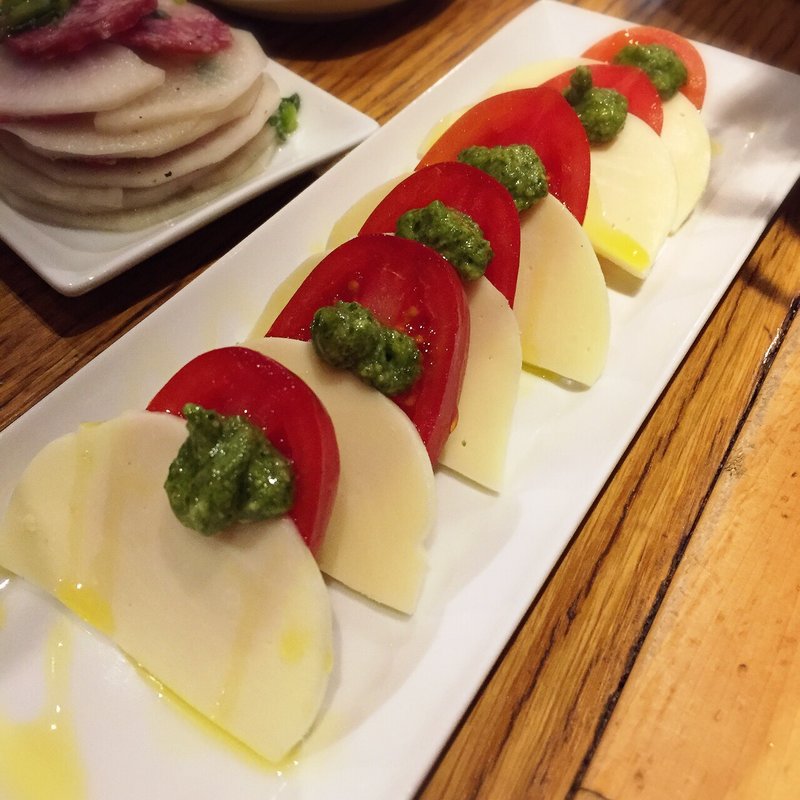 トマトのカプレーゼ(新宿ワイン酒場 )