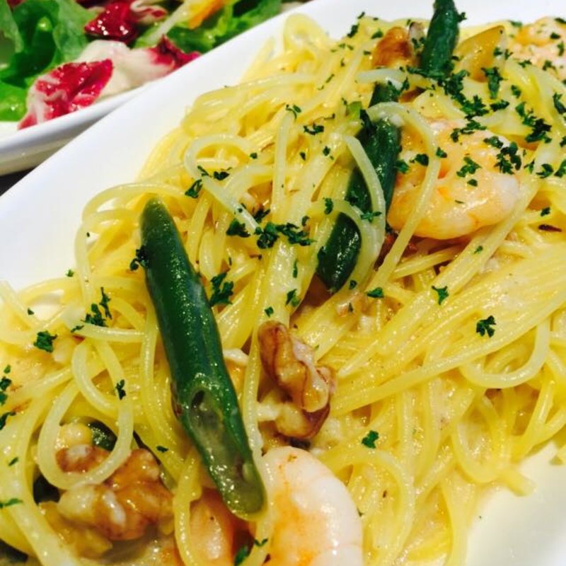 小エビとクルミのガーリックソースパスタ(カフェテーブルテラス)