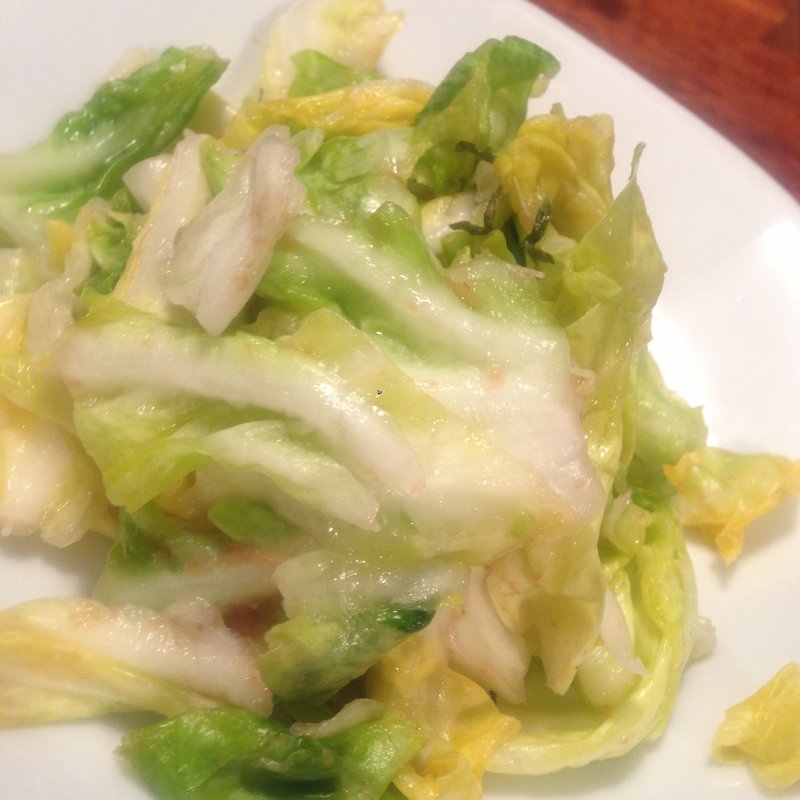 お通しキャベツ盛り(新宿ホルモン酒場)