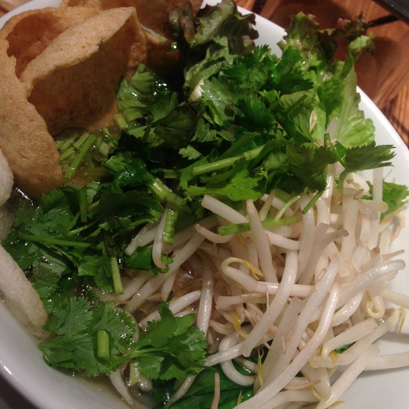 鶏のフォー　（パクチー追加）(Com Pho 新宿フロントタワー店 （コムフォー）)