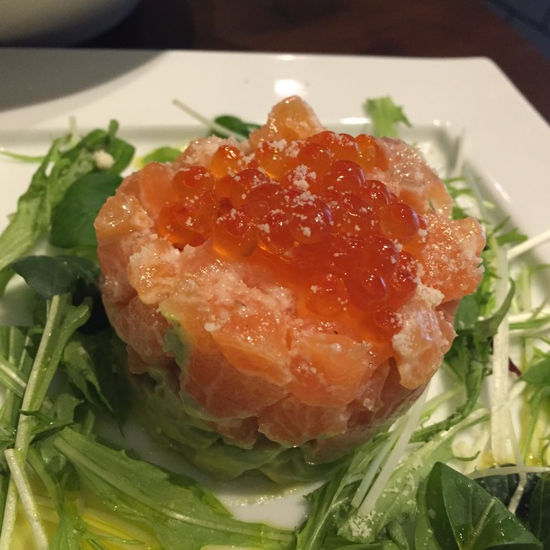サーモンタルタル(サカナバル )