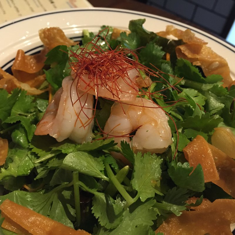 エビとパクチーサラダ(サカナバル )