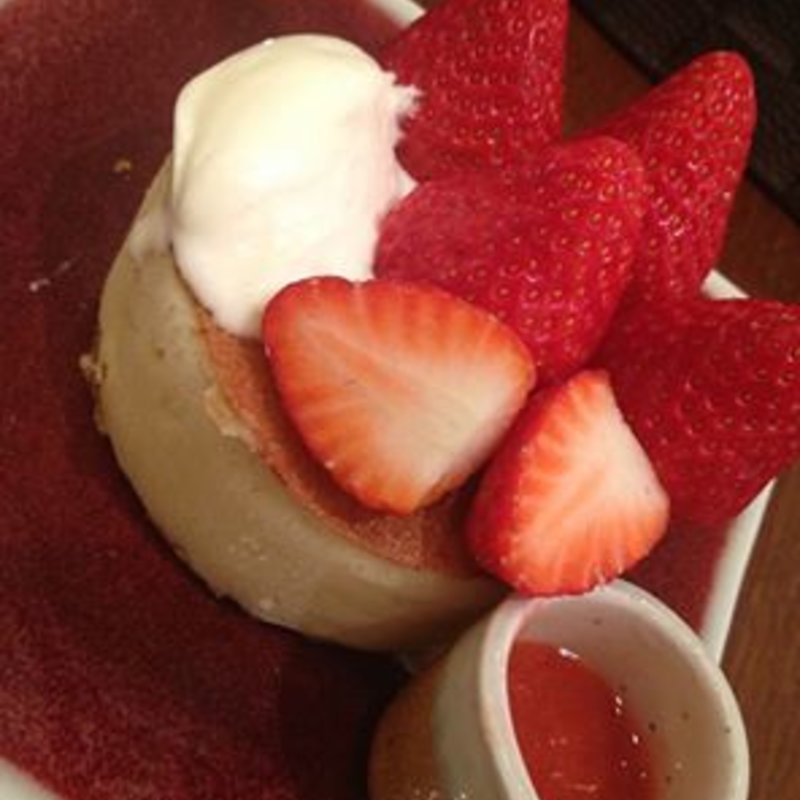 静岡紅ほっぺ練乳ミルクの白パンケーキ(雪ノ下工房 )