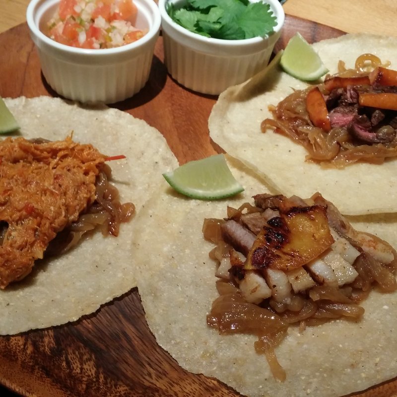 自家製トルティーヤのタコス (3pieces)(シラントロ)