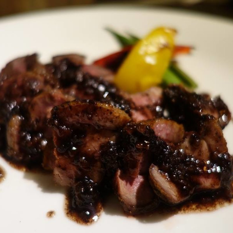 ビュルゴー家のシャラン鴨の炭焼き 赤ワイン仕立て(炭焼 MITSU （すみやきみつ）)