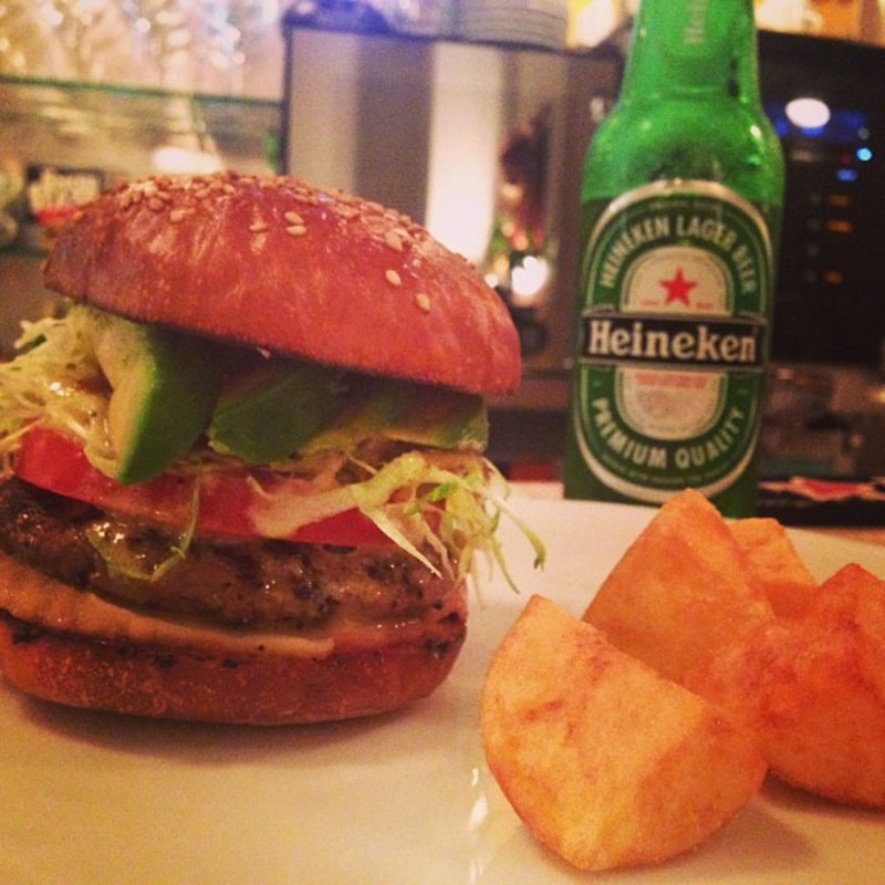 アボカドバーガー(黒毛和牛）(KOBE BEEF WANTO BURGER)