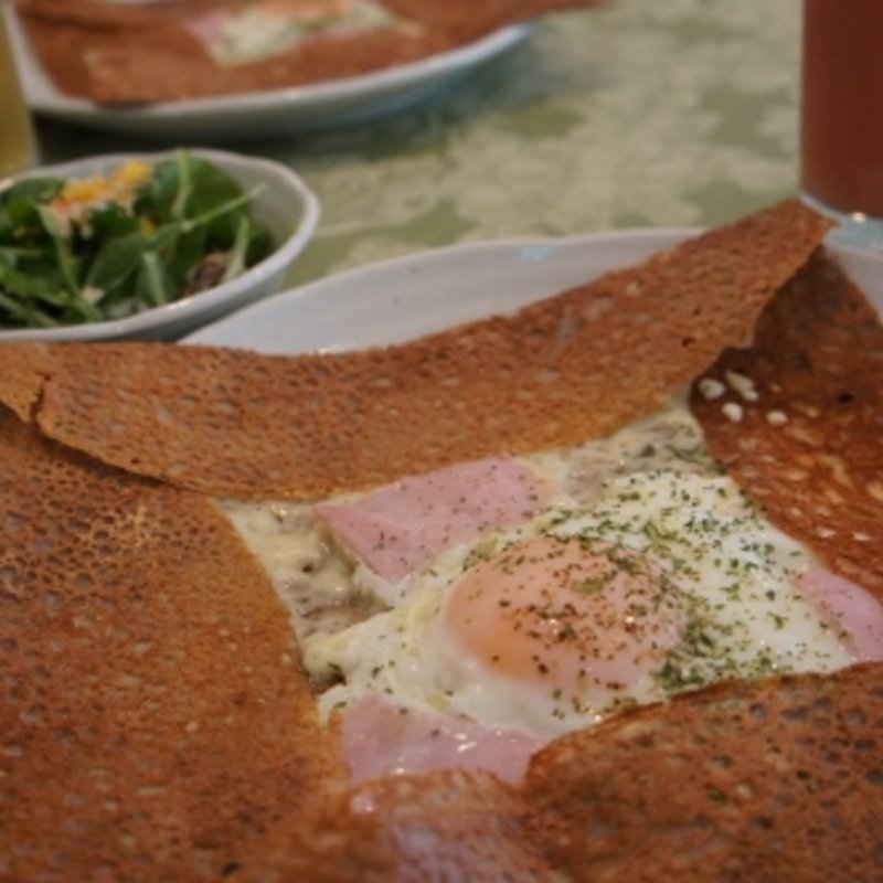 厚切りハムとチーズと半熟卵のガレット(クレープリー・ルポ)