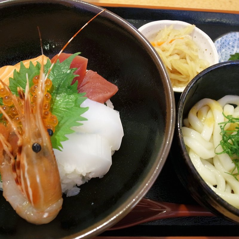 海鮮大漁丼・伊勢うどん（小）つき(綱家 )