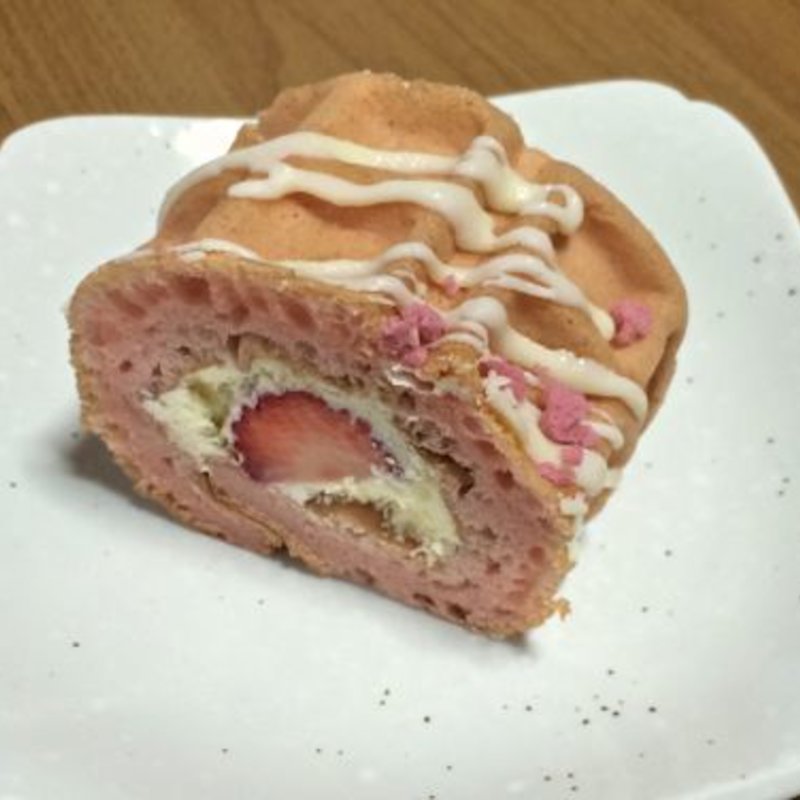 くるくるワッフル　いちごバニラ(R.L グランスタ店 ワッフルケーキの店 R.L（エール・エル）)