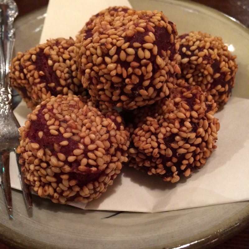 紅芋のゴマ団子(ろかーる )