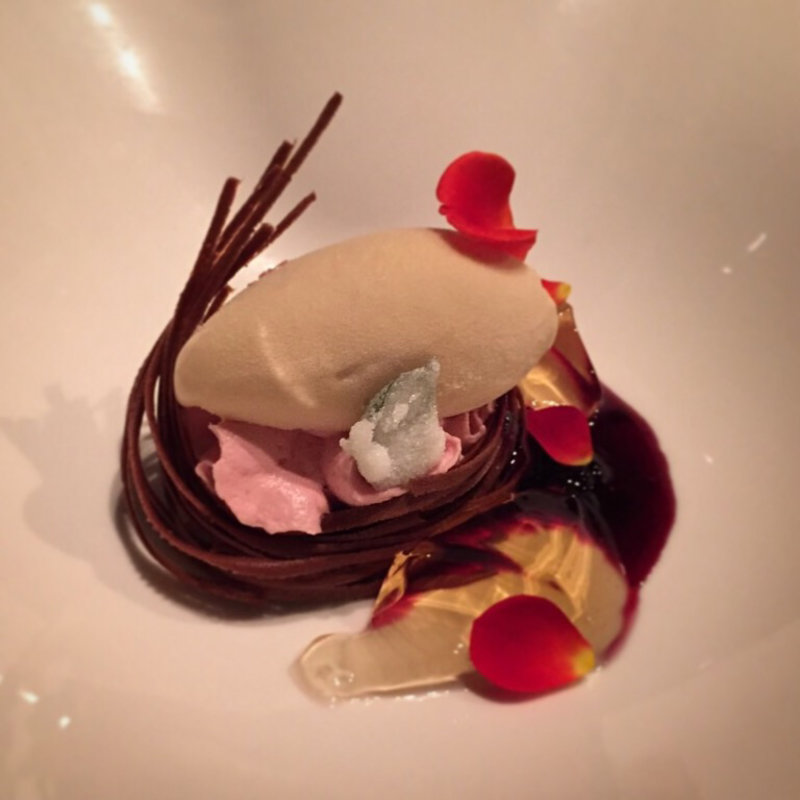 赤いフルーツとバラのアイスクリーム(KITANO CLUB （北野クラブ）)