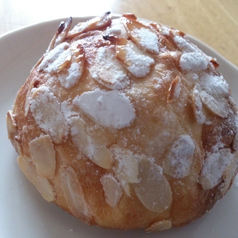 カスタードクリームパン(森パン)