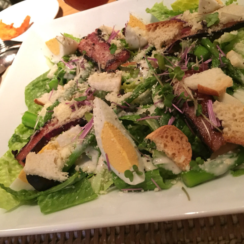 アスパラとベーコンのシーザーサラダ(ALOHA TABLE あべのハルカスダイニング)