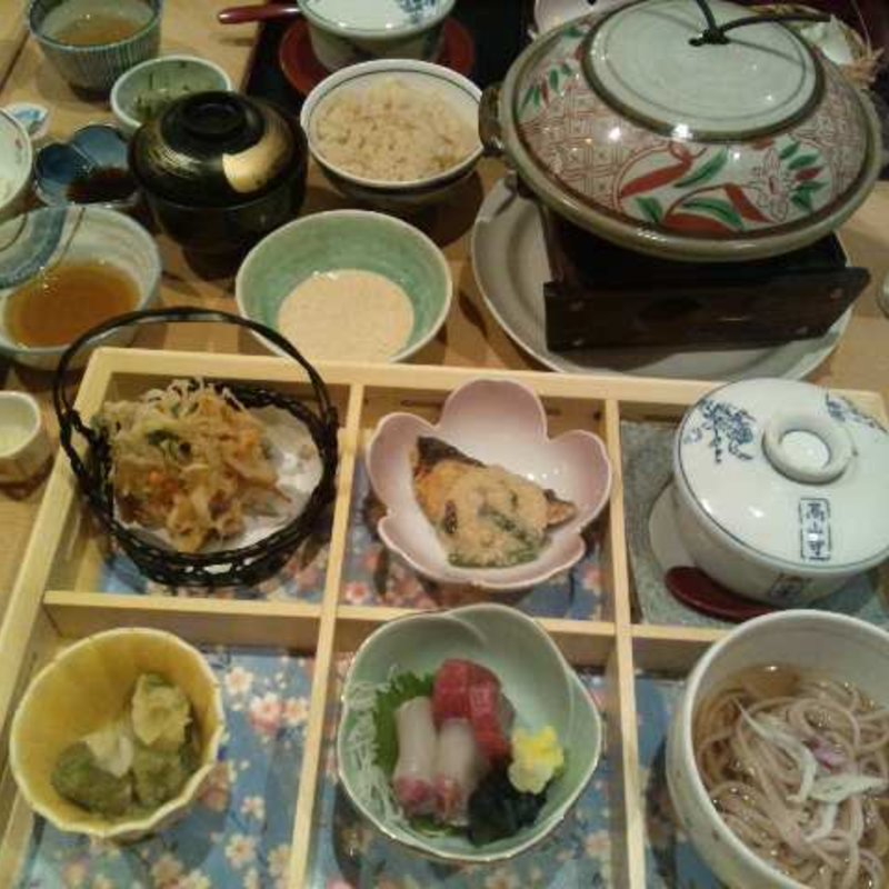 桜鯛と季節野菜の蒸鍋御膳(歌行燈 府中店 （うたあんどん）)