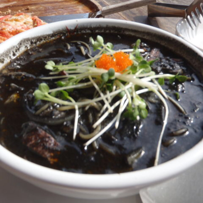 イカスミのスパゲッティ M(iＬ ＣＨＩＡＮＴＩ ＢＥＡＣＨＥ)