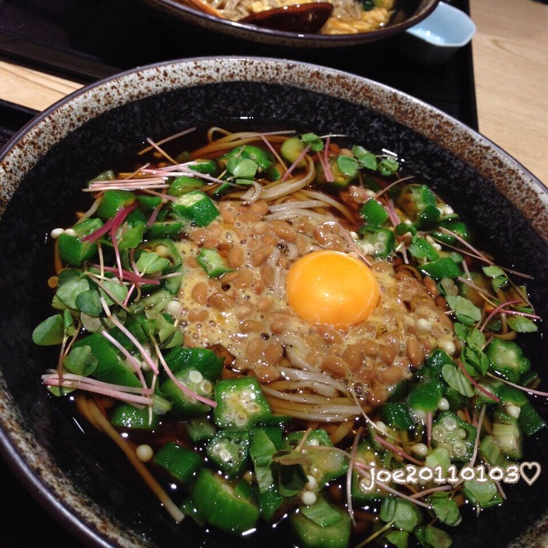 オクラと納豆のかけ蕎麦(とん久 アトレ上野店)
