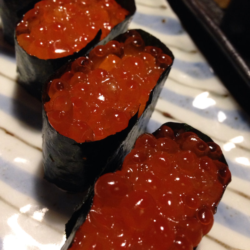 いくらの握り(すし屋の磯勢)