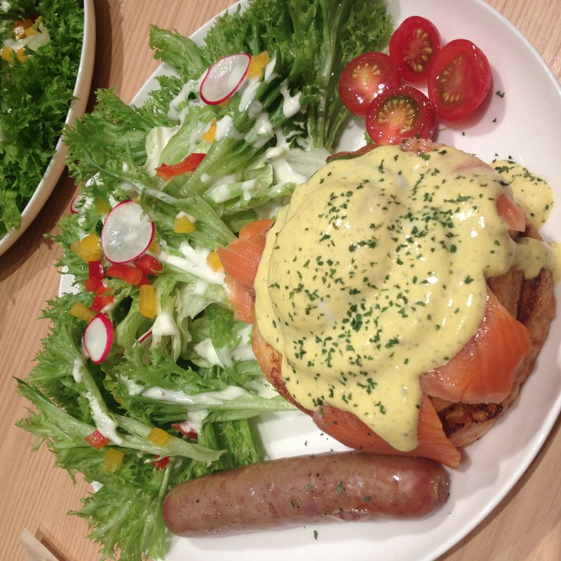 スモークサーモンのエッグベネディクト(アイボリッシュ 渋谷店 （Ivorish）)