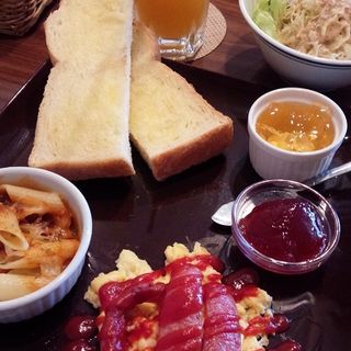 モーニング食パン（オレンジジュース）(cafe FreeBird)