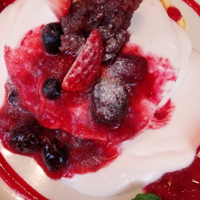 いちごとミックスベリーのパンケーキ(ココノハ piole HIMEJI店)