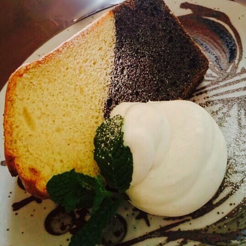 黒ゴマのシフォンケーキ(CAFE 蜂の巣)