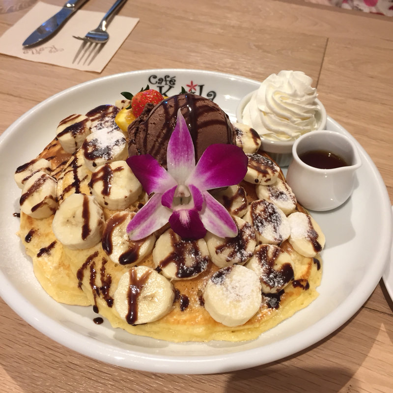 チョコバナナパンケーキ(カフェ・カイラ)