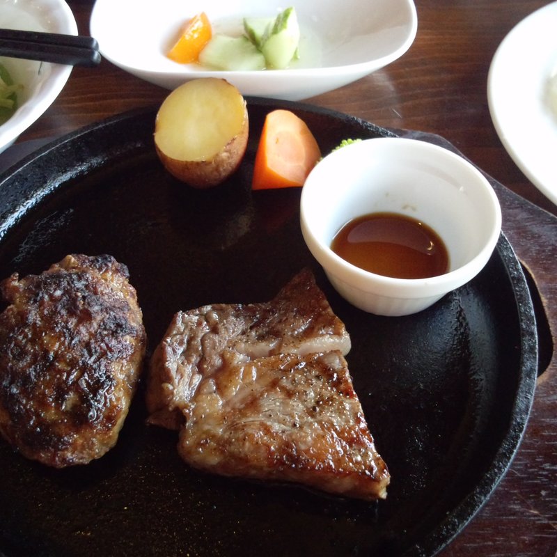 ステーキ＆ハンバーグ （ランチメニュー）(MoMoキッチン)