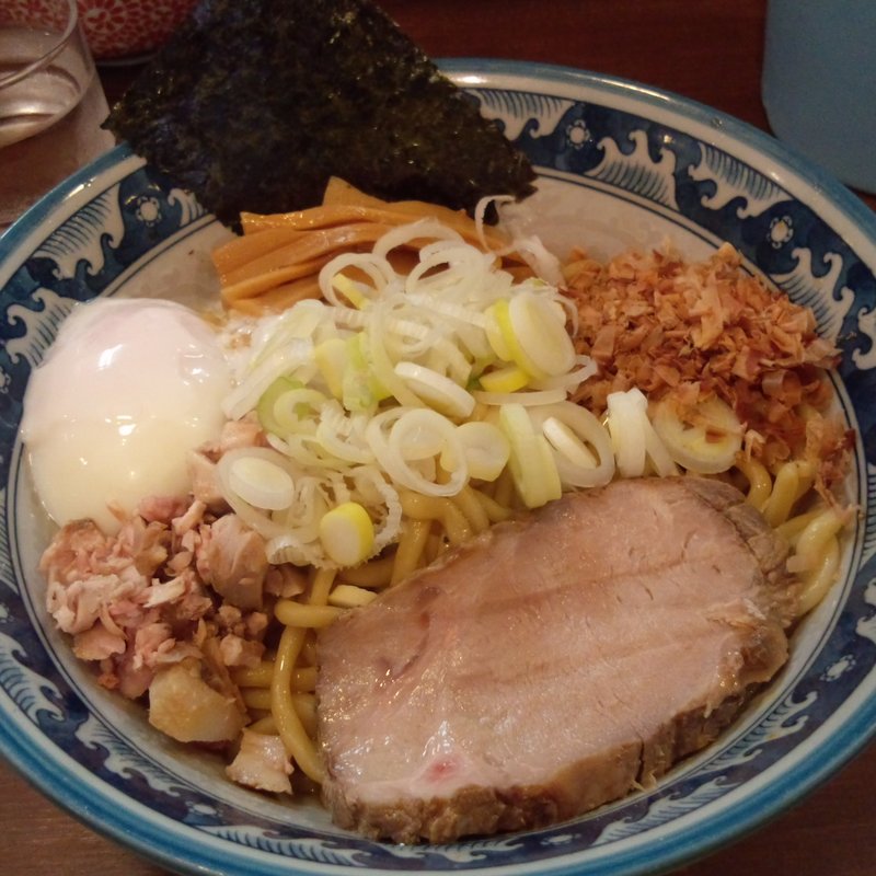 油そば（普通250g）＋温玉(兎に角)