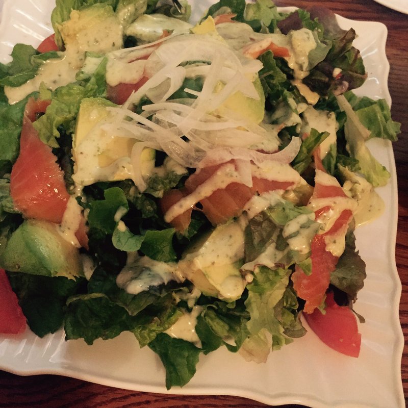 自家製サーモンマリネとアボカドのサラダ(Gaston&Gaspar 六本木店)