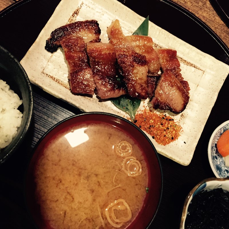 せせらぎ豚の味噌漬け焼き（昼の献立）(味噌鐵 カギロイ)