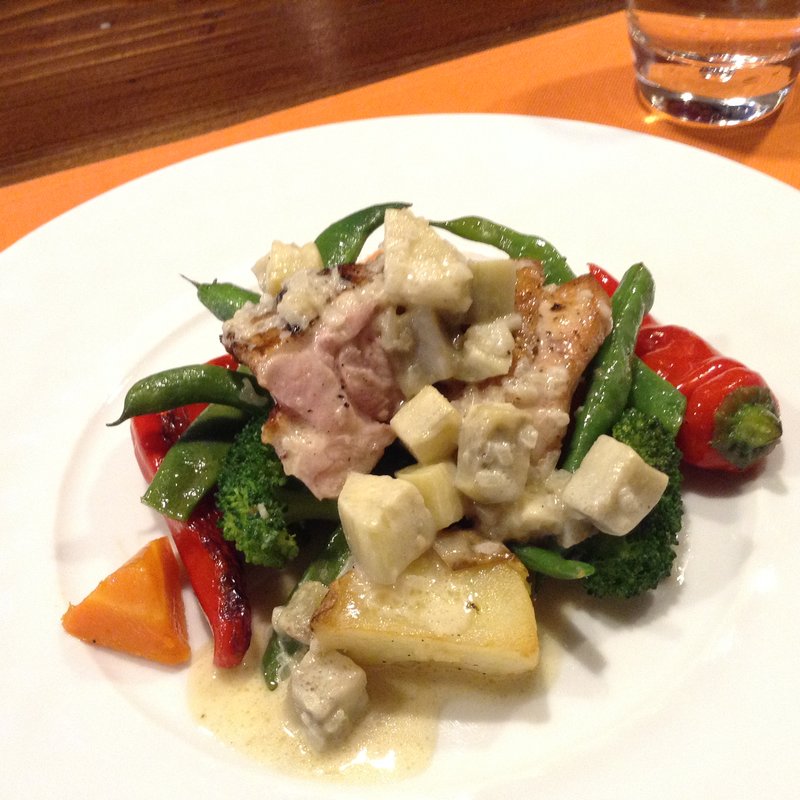 ランチBコースより　季節の野菜と鶏ソテー(epice （エピス）)