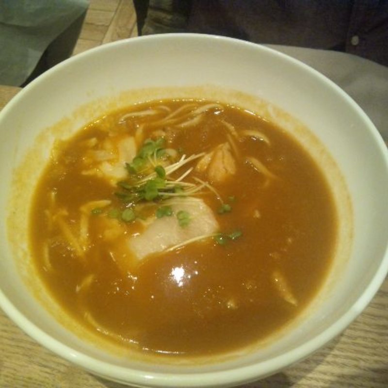 焼きチーズとおもちのカレーパスタ(めん、色いろ。いつでも、おやつ。 武蔵小杉)