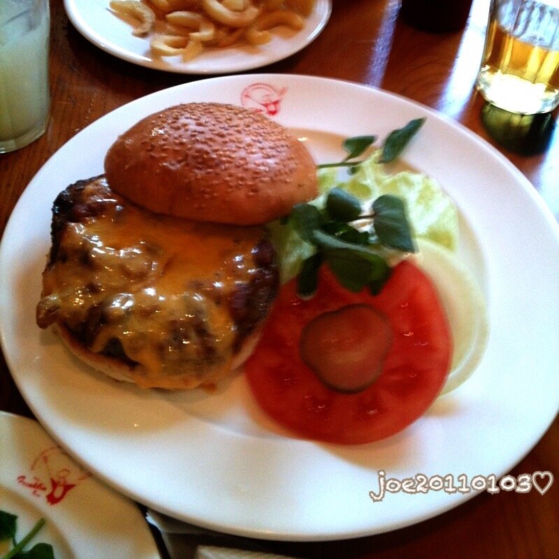 チリチーズバーガー(7025 フランクリン アベニュー)