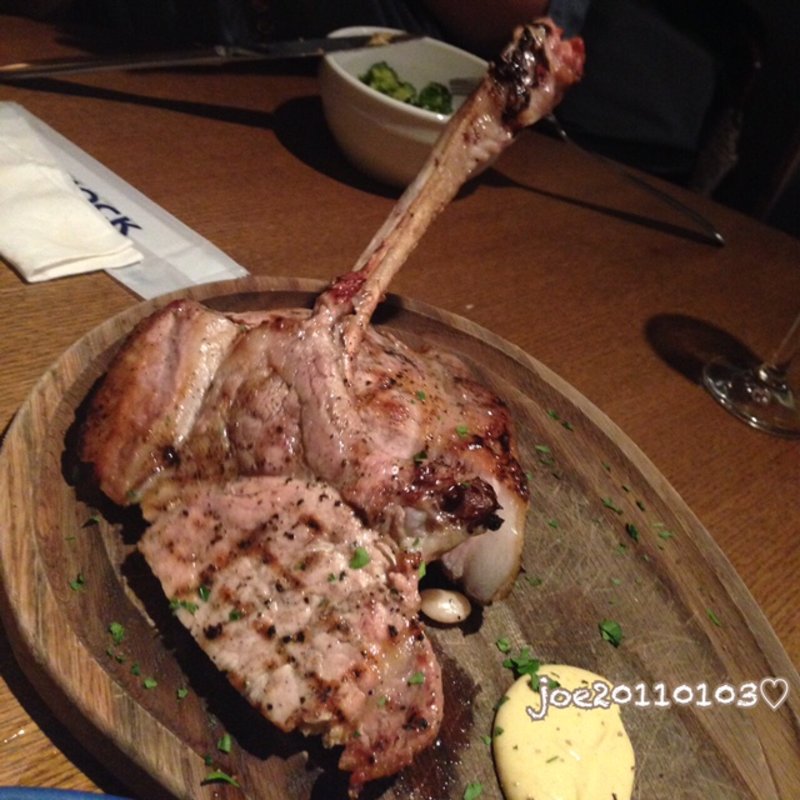 骨付き肉の炭火焼(KNOCK CUCINA BUONA ITALIANA 六本木ヒルズ店)