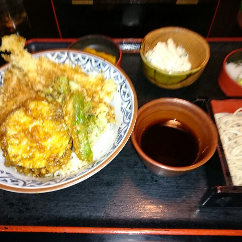 本日の天丼セット（めひかりの天丼と冷たい蕎麦）(長生庵 （ちょうせいあん）)