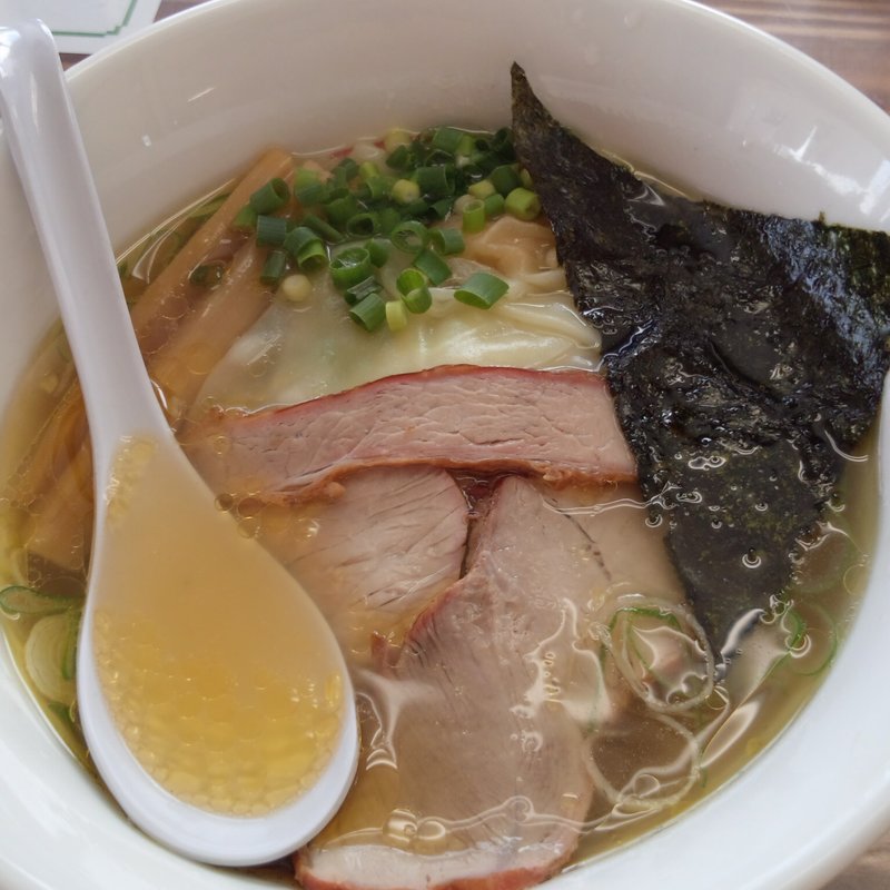 白・ワンタン麺(白河手打麺　道夢)