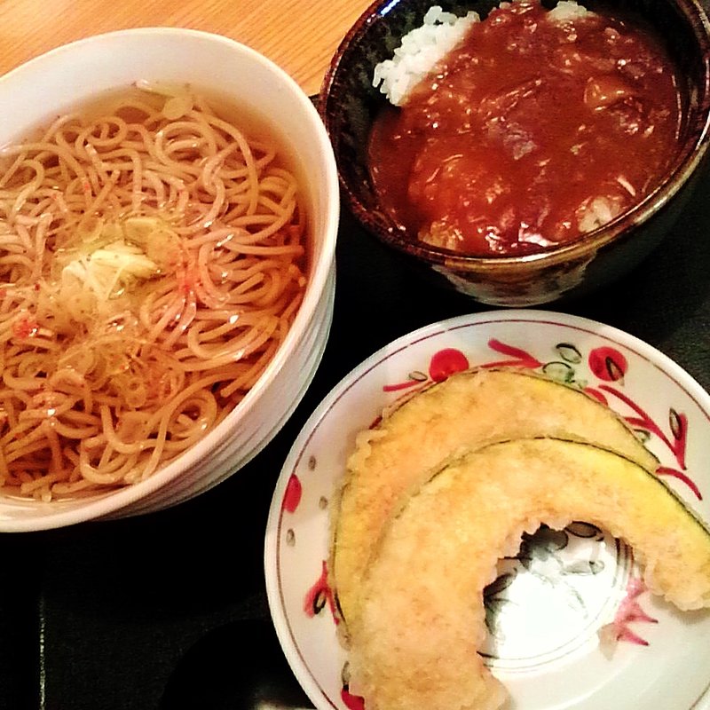 蕎麦とミニカレー丼セット(やどかり じなん坊 （やどかり じなんぼう）)