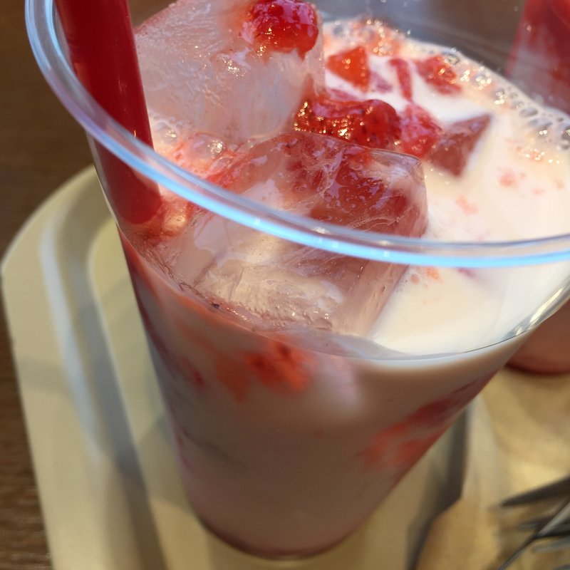 フルーツミルク いちご(TheLab.CAFE Lab.グランフロント大阪店)
