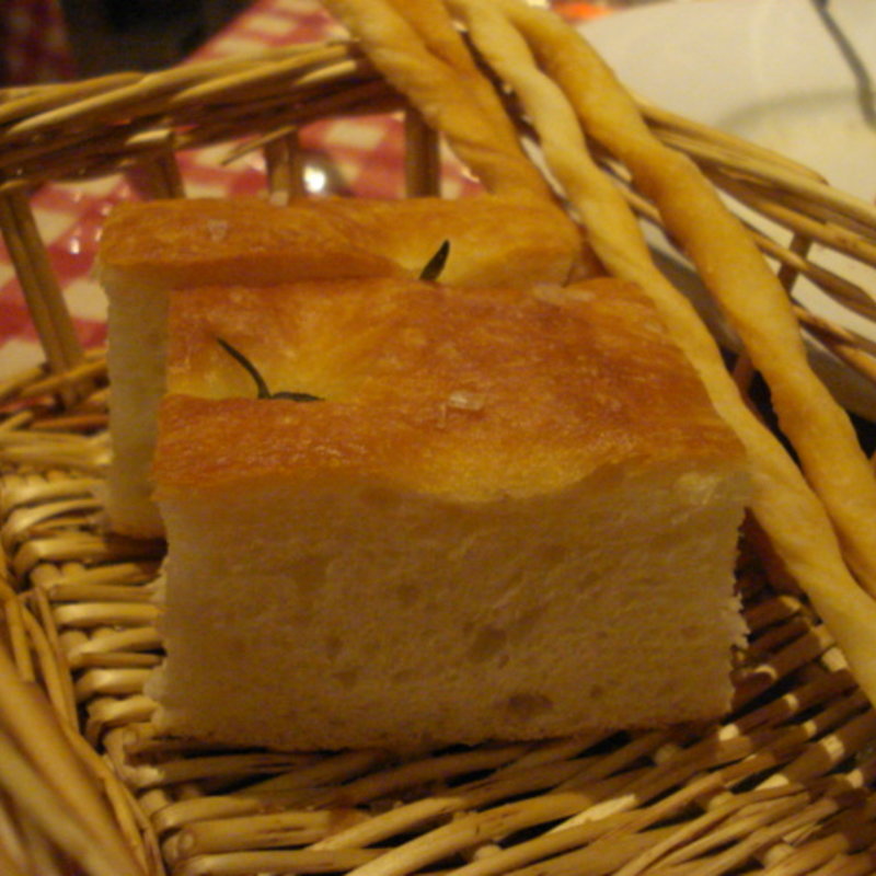 フォカッチャとグリッシーニ(パポッキオ 南船場店)