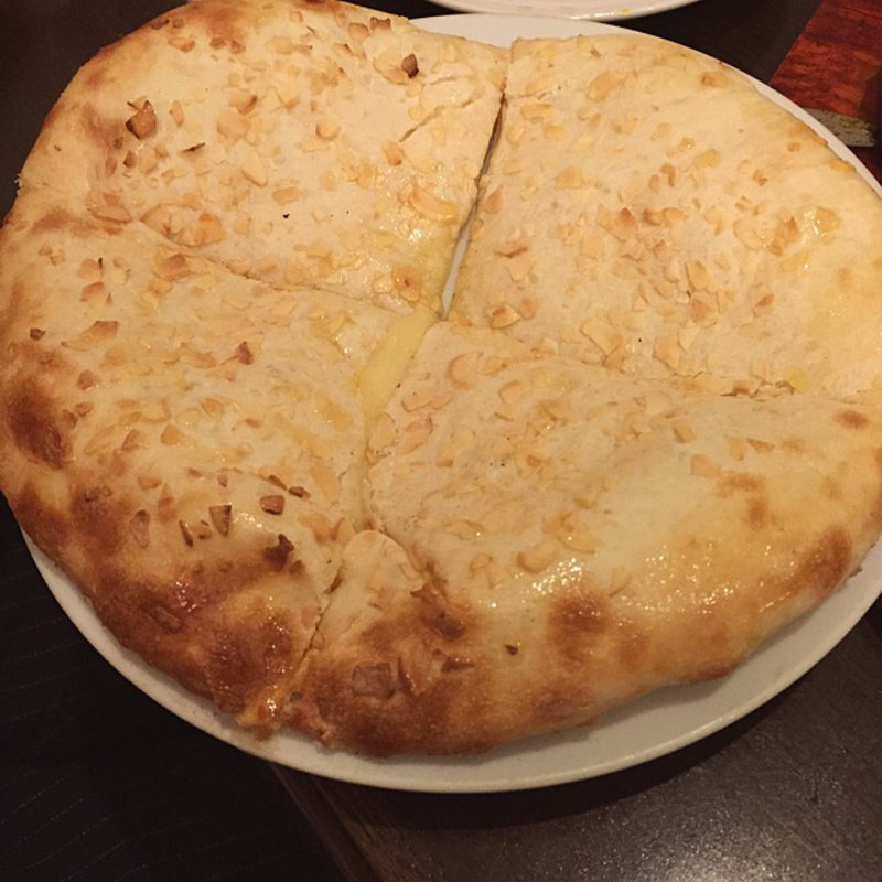 ガーリックチーズナン(スパイスガーデン)