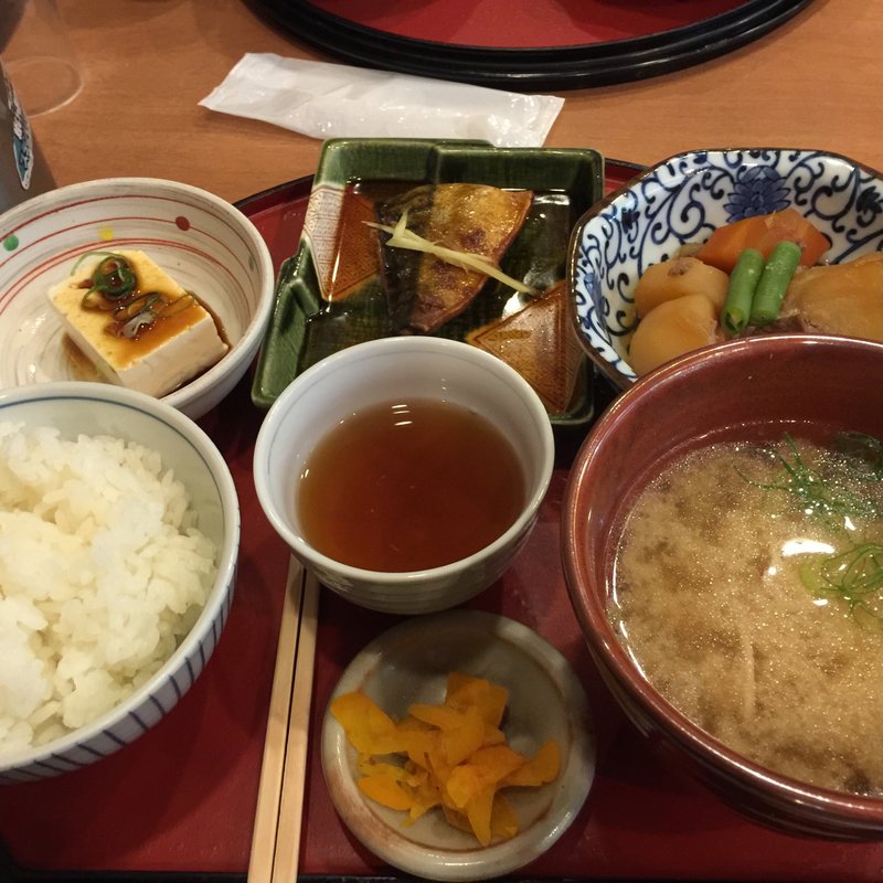 鯖と肉じゃが膳(膳や なんばウォーク西店)
