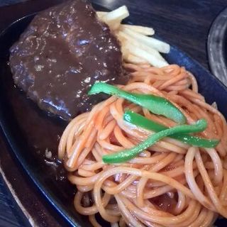 ハンバーク＆ナポリタンランチ(肉の万世 新橋店)