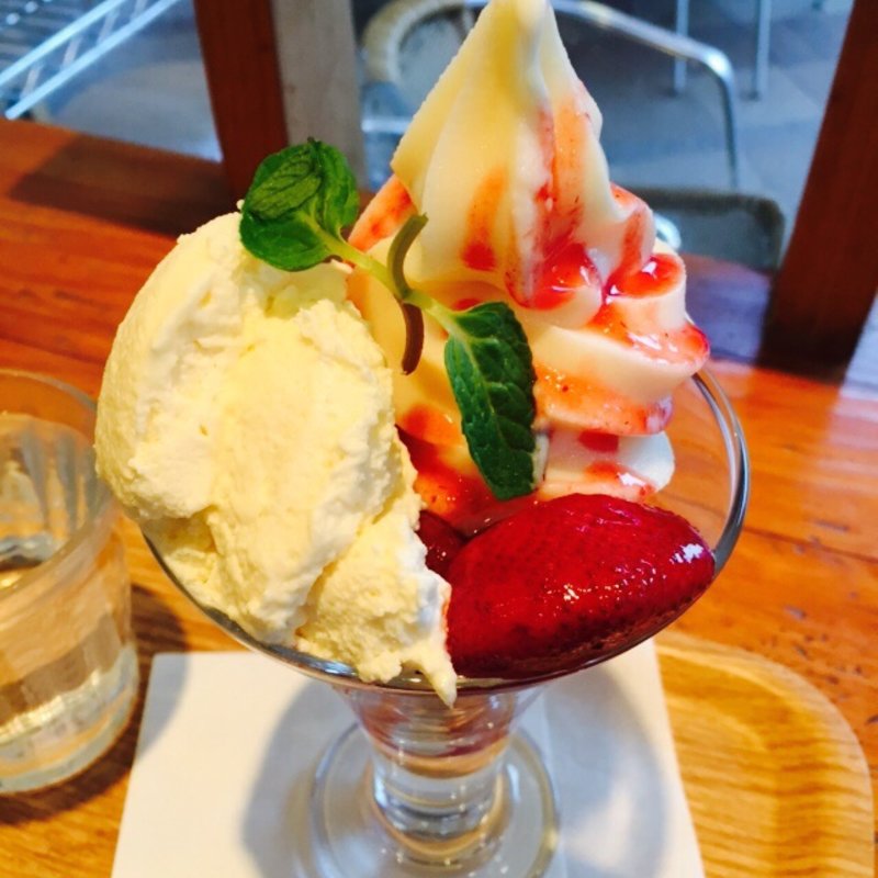 いちごのパフェ(スローカフェ 有機茶寮bySOLVIVA)