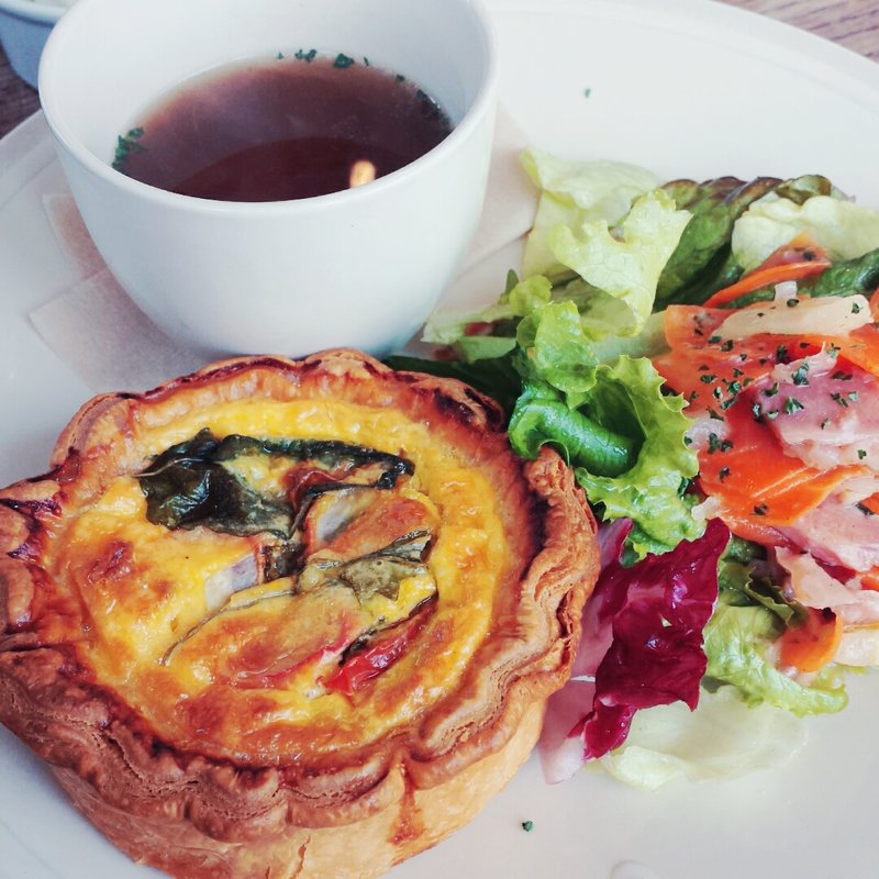 季節のキッシュ with サラダとスープ(ベイクショップ （BAKE SHOP）)